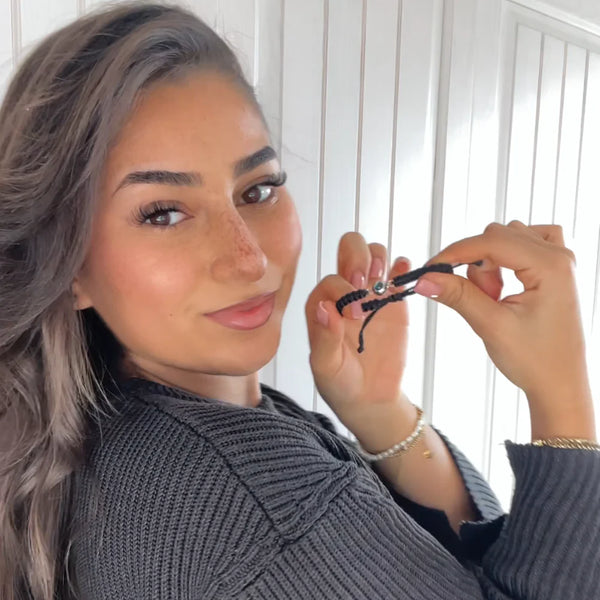 Esra, 28